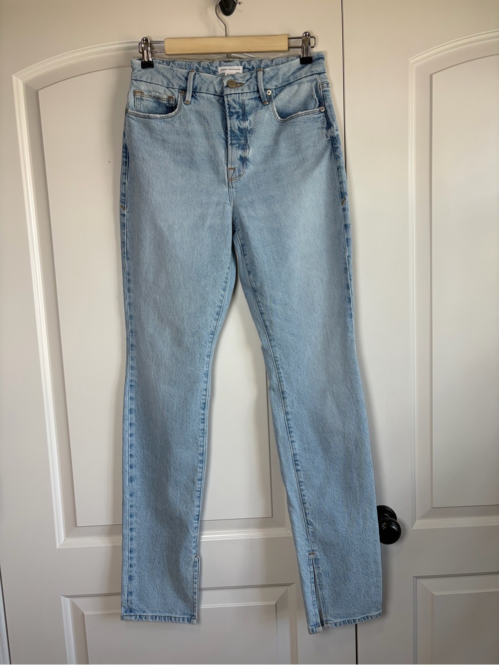 Good American High Waist Slit
Inseam Jeans Light Wash